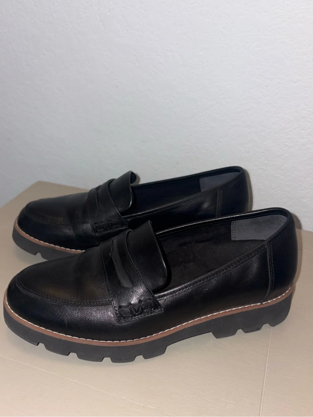 Vionic Cheryl II Women's Slip On Black Leather Penny Loafer Women’s 6